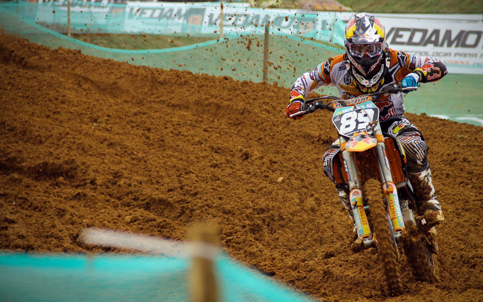 巴尔：全黑队中场“调度员”，精准传球打破僵局