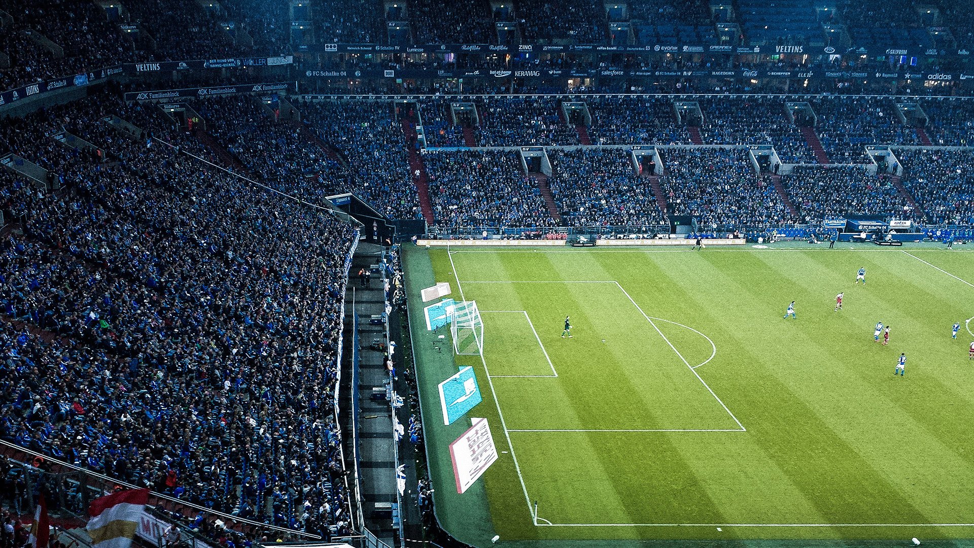 意大利女子接力队配合更默契，意大利接力队队员