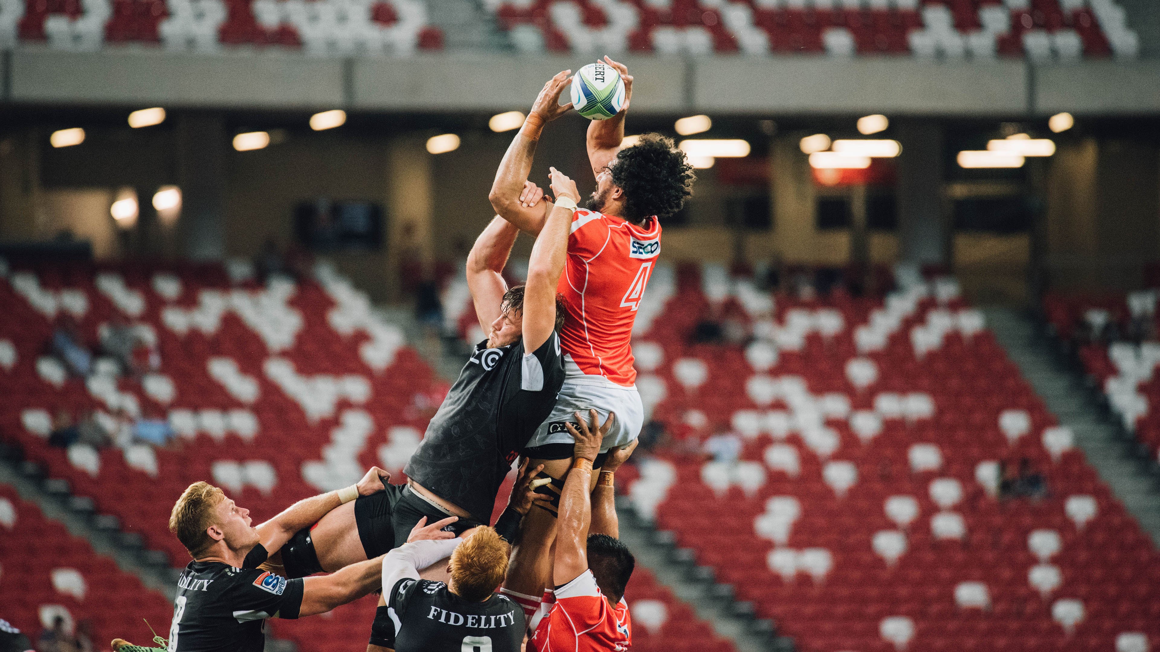 英超竞争愈发激烈，豪门鏖战不断