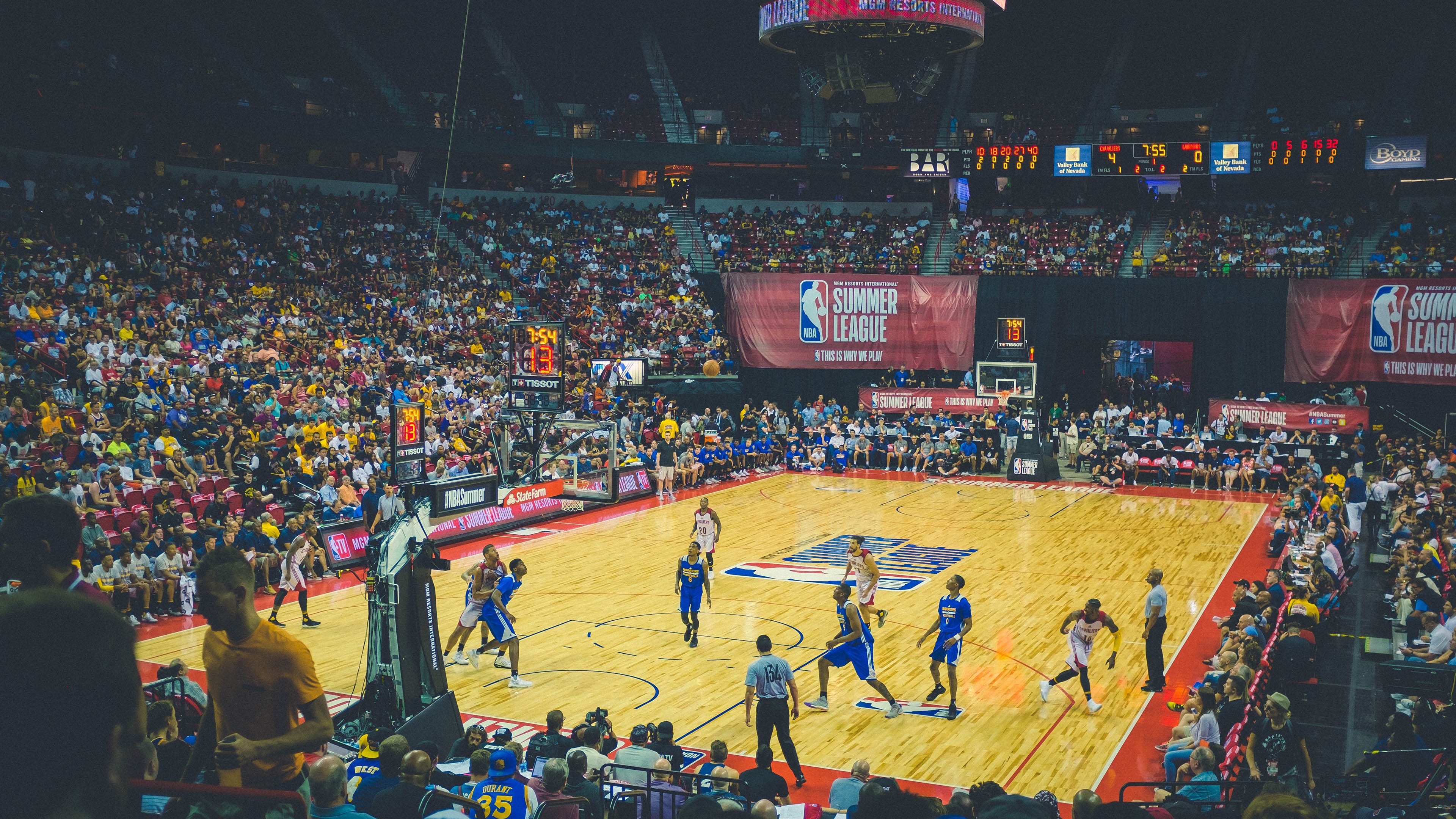 拼搏的信仰点亮篮球之路，用拼搏点亮青春